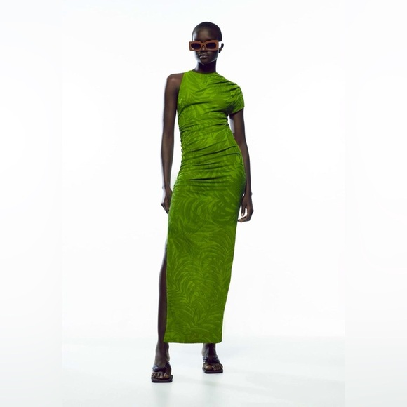 Elegant Green Sleeveless Dress - Picture 1 of 9